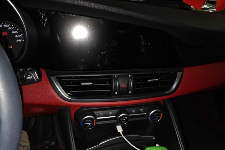 Used Alfa Romeo Giulia 2017 2.0T 200HP Elite Edition Audio And AC Panel