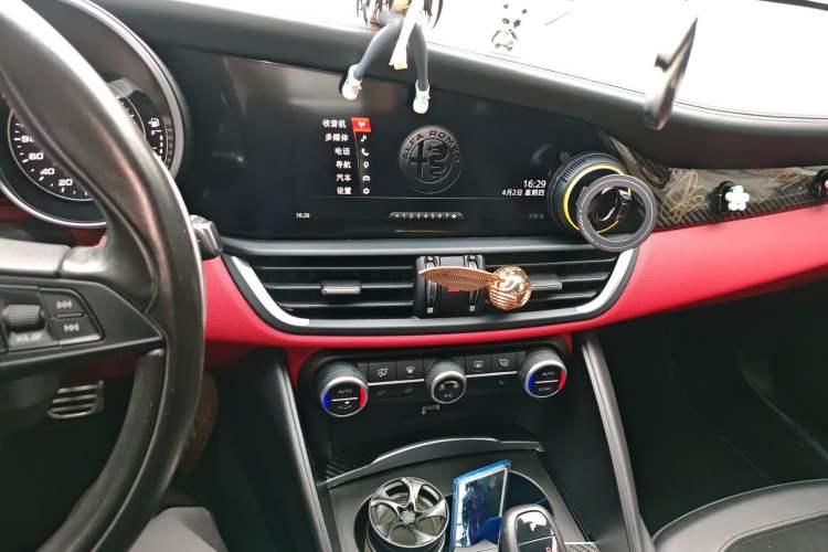 Used Alfa Romeo Giulia 2017 2.9T 510HP Four-Leaf Clover Edition Audio And AC Panel