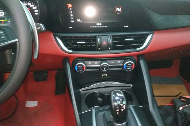 Used Alfa Romeo Giulia 2017 2.0T 280HP Luxury Edition Audio And AC Panel