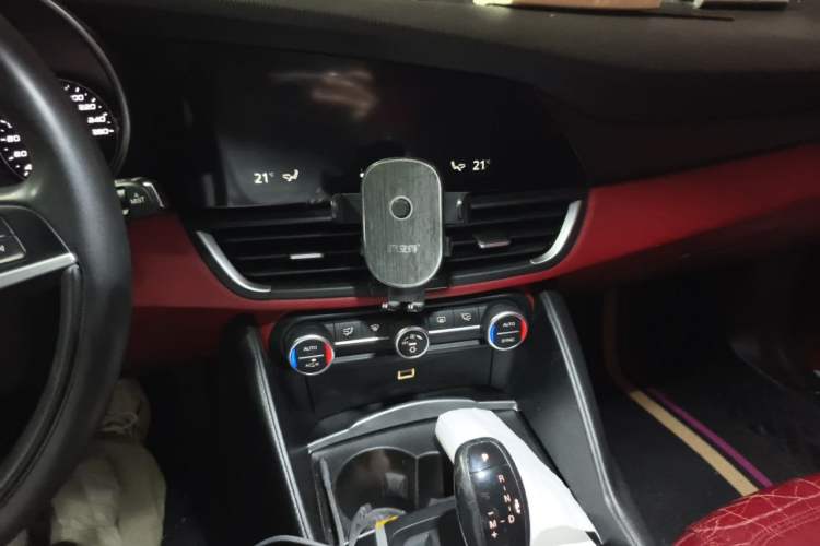 Used Alfa Romeo Giulia 2017 2.0T 200HP Elite Edition Audio And AC Panel