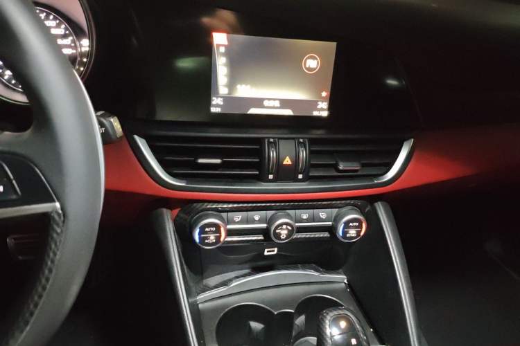 Used Alfa Romeo Giulia 2017 2.0T 200HP Elite Edition Audio And AC Panel