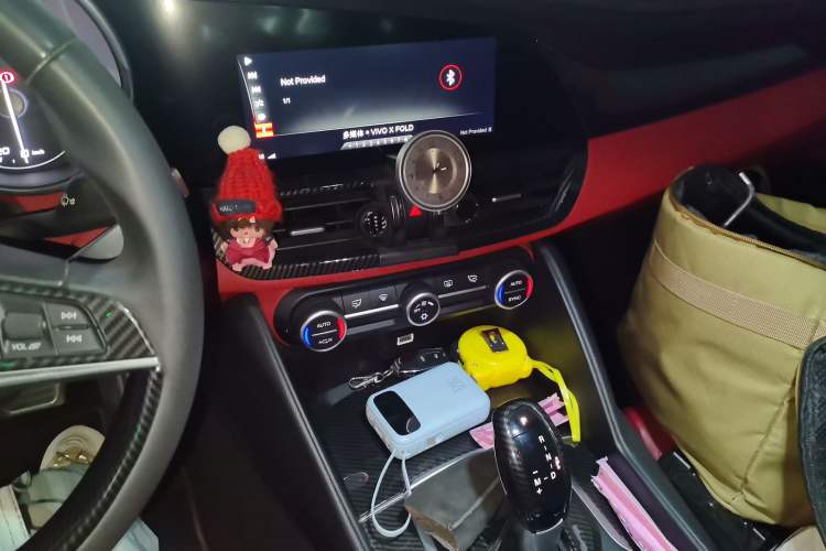 Used Alfa Romeo Giulia 2017 2.0T 200HP Luxury Edition Audio And AC Panel