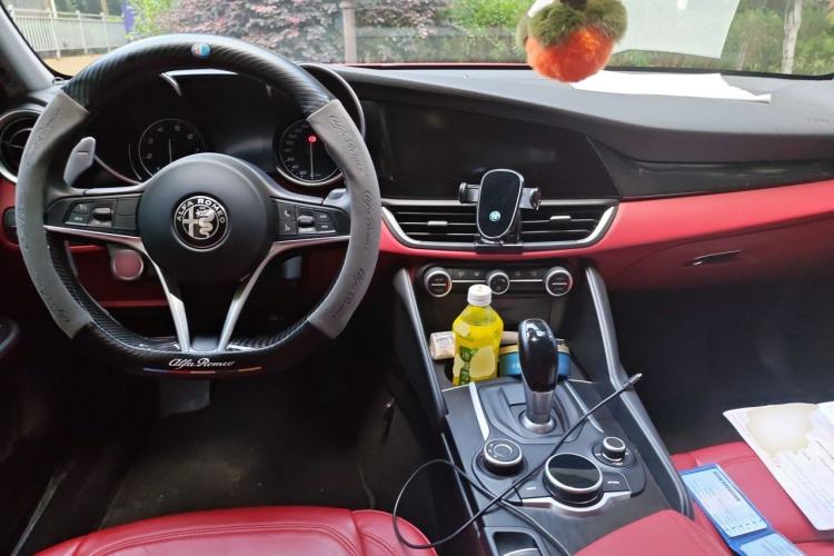 Used Alfa Romeo Giulia 2017 2.0T 200HP Elite Edition Center Console