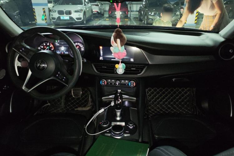 Used Alfa Romeo Giulia 2017 2.0T 280HP Milano Limited Edition Center Console