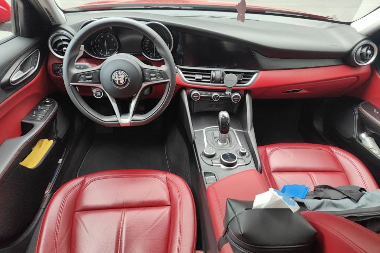 Used Alfa Romeo Giulia 2017 2.0T 280HP Luxury Edition Center Console
