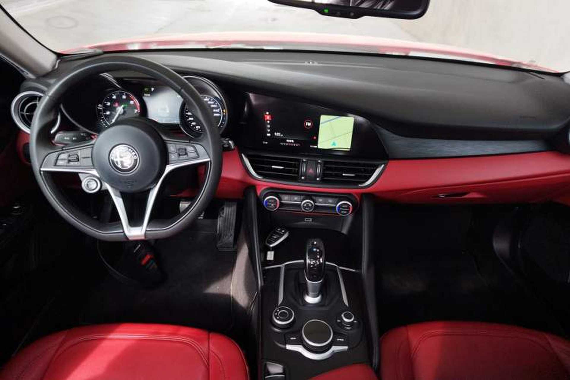 Used Alfa Romeo Giulia 2017 2.0T 200HP Luxury Edition Center Console