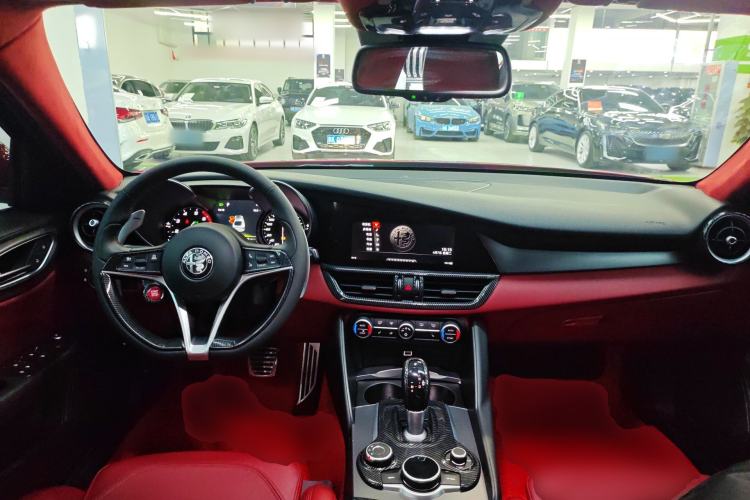 Used Alfa Romeo Giulia 2017 2.0T 280HP Luxury Sport Edition Center Console