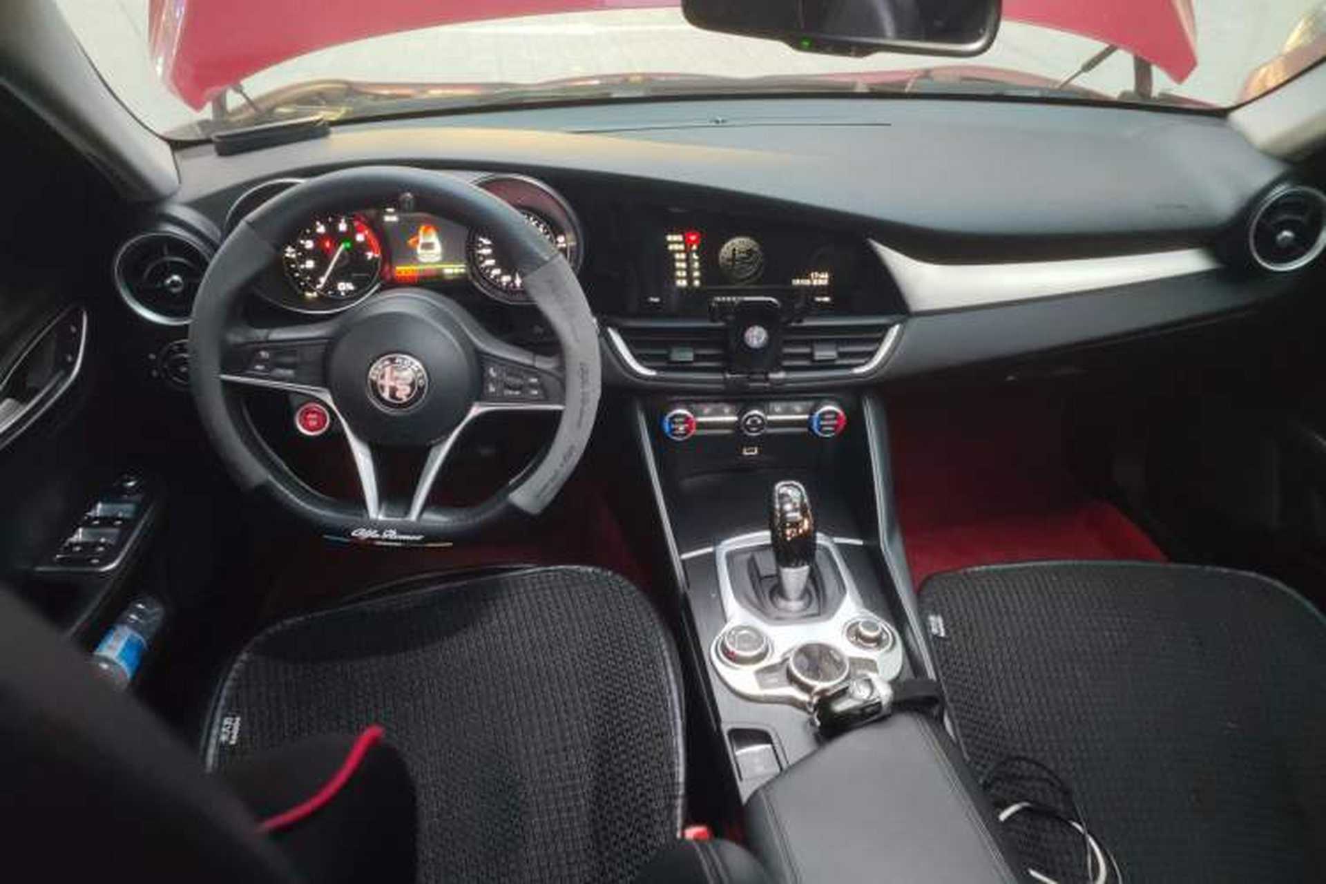 Used Alfa Romeo Giulia 2017 2.0T 200HP Luxury Edition Center Console