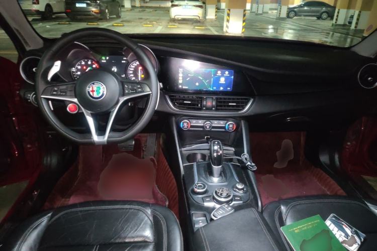 Used Alfa Romeo Giulia 2017 2.0T 200HP Luxury Edition Center Console