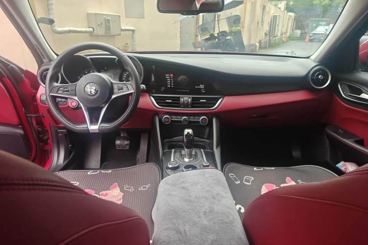 Used Alfa Romeo Giulia 2017 2.0T 200HP Luxury Edition Center Console