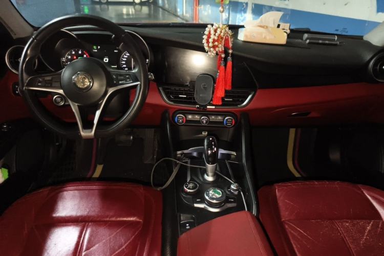 Used Alfa Romeo Giulia 2017 2.0T 200HP Elite Edition Center Console