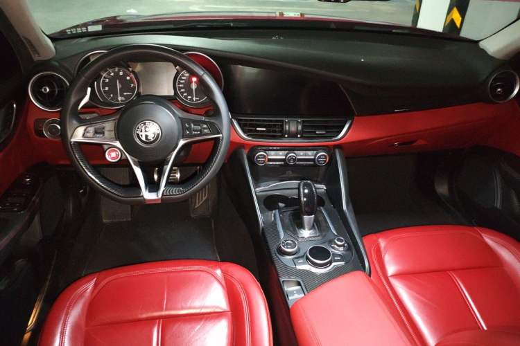 Used Alfa Romeo Giulia 2017 2.0T 200HP Elite Edition Center Console