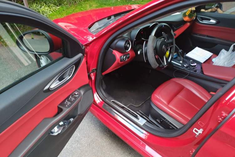 Used Alfa Romeo Giulia 2017 2.0T 200HP Elite Edition Driver Seat