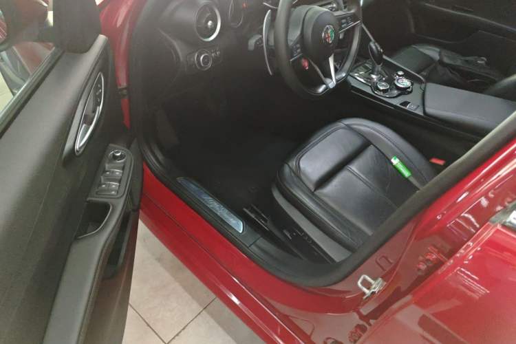 Used Alfa Romeo Giulia 2017 2.0T 280HP Luxury Edition Driver Seat
