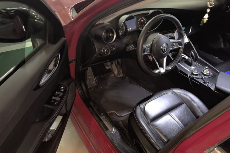 Used Alfa Romeo Giulia 2017 2.0T 200HP Luxury Edition Driver Seat