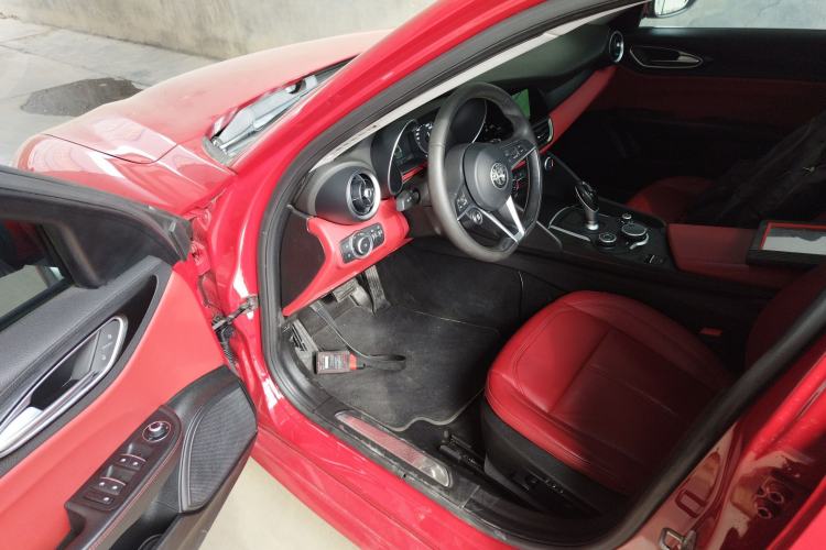 Used Alfa Romeo Giulia 2017 2.0T 200HP Luxury Edition Driver Seat