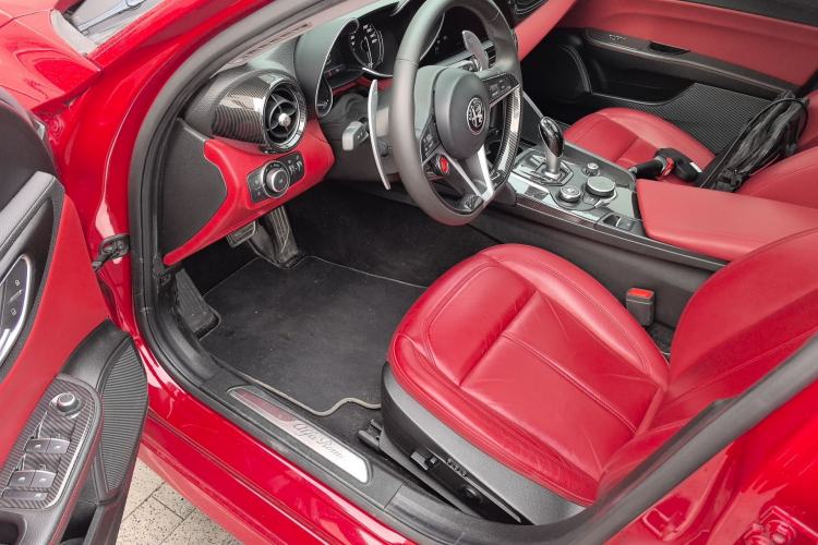 Used Alfa Romeo Giulia 2017 2.0T 200HP Luxury Edition Driver Seat