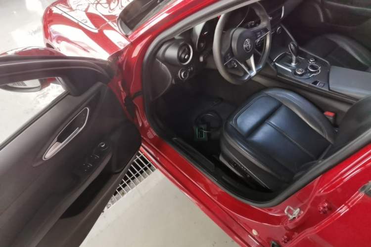 Used Alfa Romeo Giulia 2017 2.0T 200HP Elite Edition Driver Seat