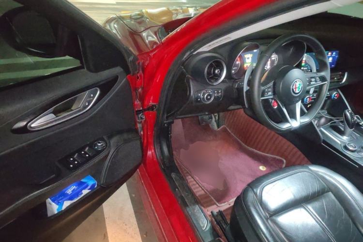 Used Alfa Romeo Giulia 2017 2.0T 200HP Luxury Edition Driver Seat