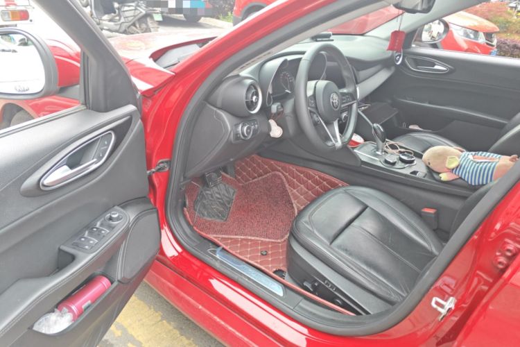Used Alfa Romeo Giulia 2017 2.0T 200HP Luxury Edition Driver Seat