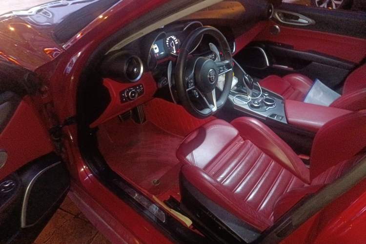 Used Alfa Romeo Giulia 2017 2.0T 280HP Milano Limited Edition Driver Seat