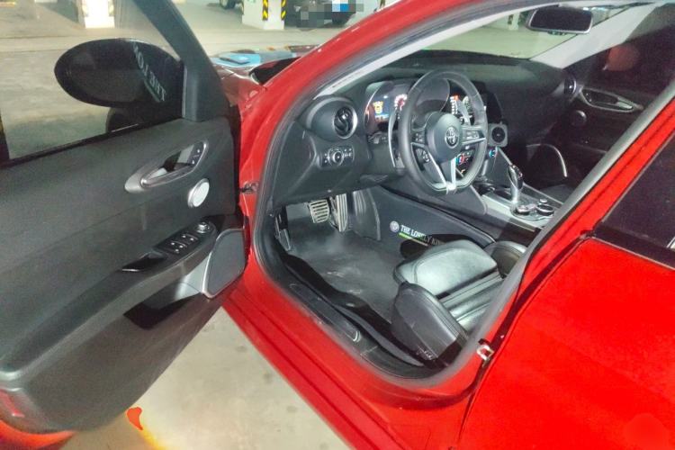 Used Alfa Romeo Giulia 2017 2.0T 280HP Milano Limited Edition Driver Seat
