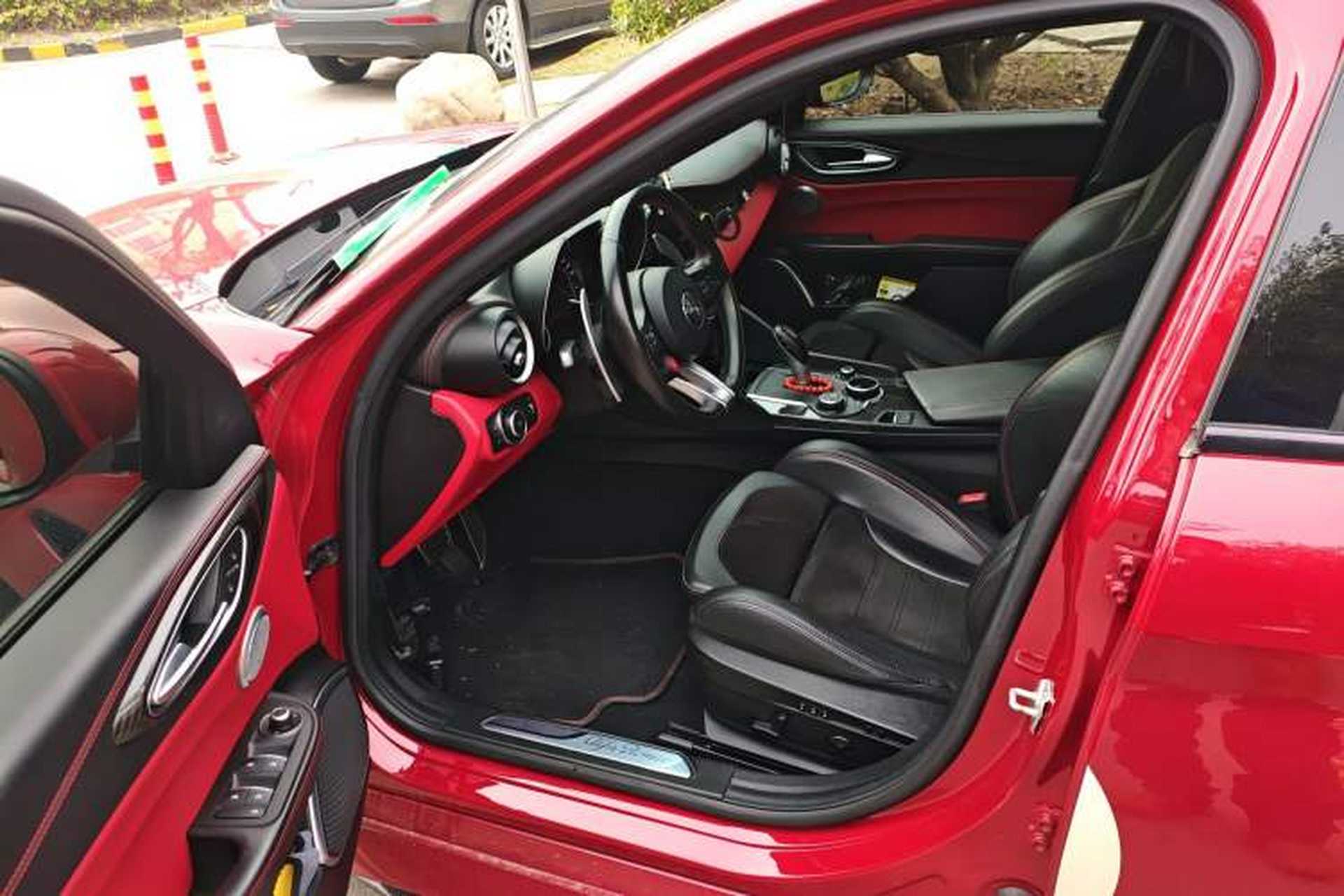 Used Alfa Romeo Giulia 2017 2.9T 510HP Four-Leaf Clover Edition Driver Seat