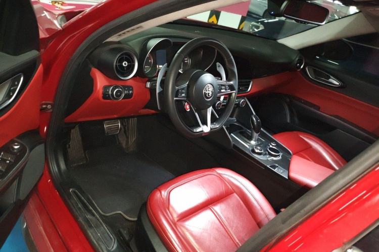 Used Alfa Romeo Giulia 2017 2.0T 200HP Elite Edition Driver Seat