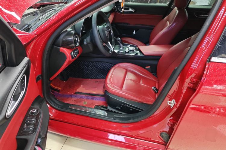 Used Alfa Romeo Giulia 2017 2.0T 200HP Luxury Edition Driver Seat