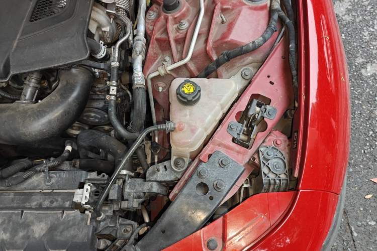 Used Alfa Romeo Giulia 2017 2.0T 280HP Luxury Edition Engine Bay Left