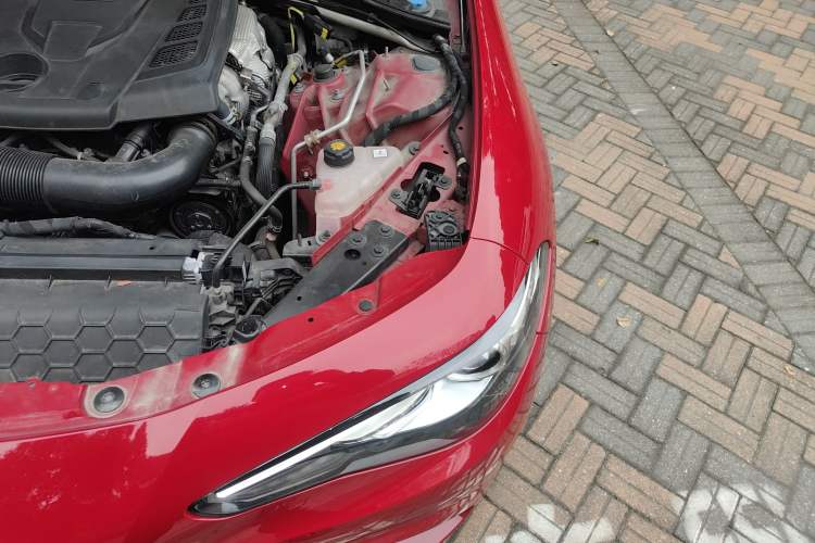 Used Alfa Romeo Giulia 2017 2.0T 280HP Luxury Edition Engine Bay Left