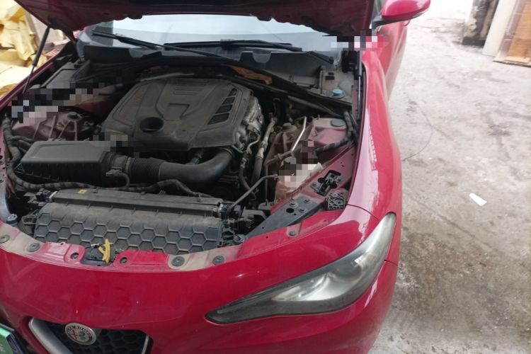 Used Alfa Romeo Giulia 2017 2.0T 280HP Luxury Edition Engine Bay Left