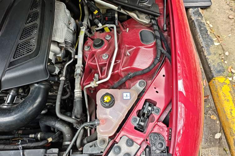 Used Alfa Romeo Giulia 2017 2.0T 280HP Luxury Edition Engine Bay Left