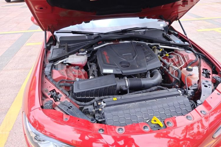 Used Alfa Romeo Giulia 2017 2.0T 280HP Luxury Sport Edition Engine Bay Right