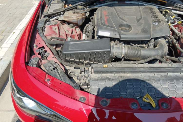 Used Alfa Romeo Giulia 2017 2.0T 280HP Luxury Edition Engine Bay Right