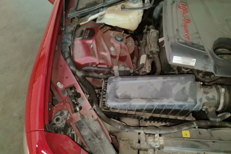 Used Alfa Romeo Giulia 2017 2.0T 200HP Luxury Edition Engine Bay Right