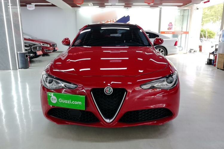 Used Alfa Romeo Giulia 2017 2.0T 200HP Luxury Edition Exterior 1