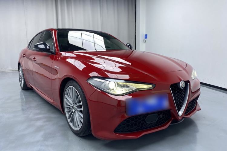 Used Alfa Romeo Giulia 2017 2.0T 280HP Luxury Sport Edition Exterior 1