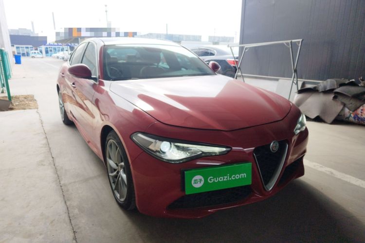 Used Alfa Romeo Giulia 2017 2.0T 200HP Luxury Edition Exterior 1