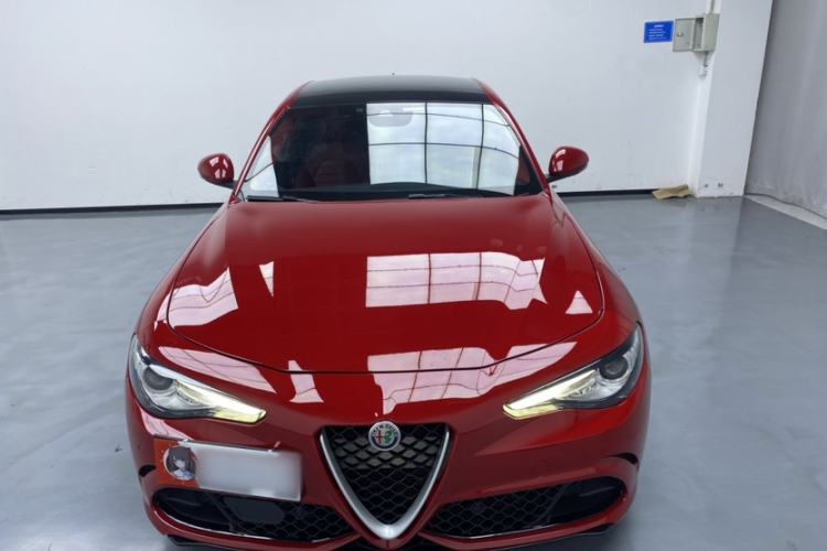 Used Alfa Romeo Giulia 2017 2.0T 280HP Luxury Sport Edition Exterior 1