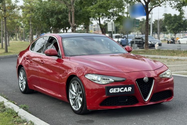 Used Alfa Romeo Giulia 2017 2.0T 280HP Luxury Edition Exterior 1