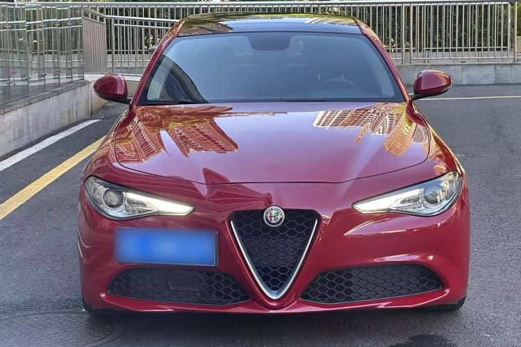 Used Alfa Romeo Giulia 2017 2.0T 200HP Luxury Edition Exterior 1