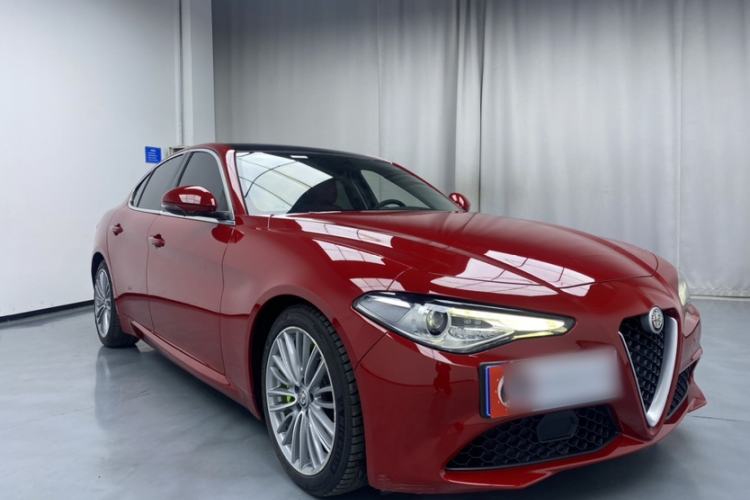 Used Alfa Romeo Giulia 2017 2.0T 280HP Luxury Edition Exterior 1