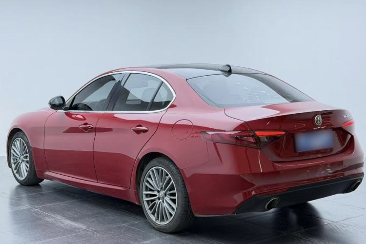 Used Alfa Romeo Giulia 2017 2.0T 280HP Luxury Edition Exterior 11