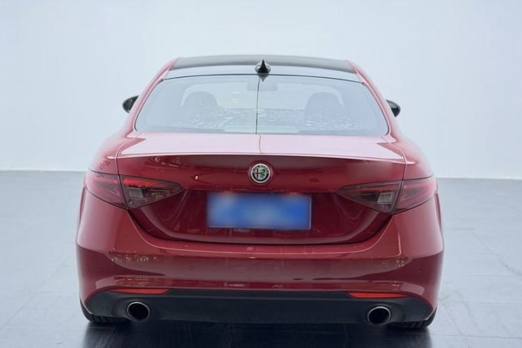 Used Alfa Romeo Giulia 2017 2.0T 280HP Luxury Edition Exterior 12