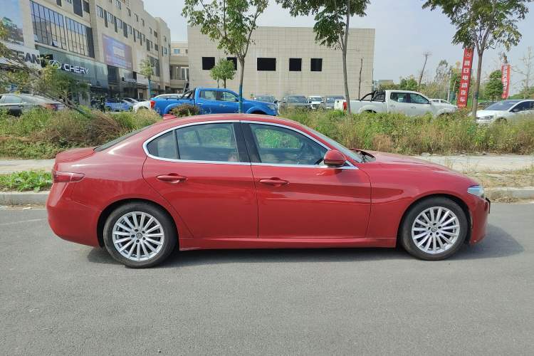 Used Alfa Romeo Giulia 2017 2.0T 200HP Elite Edition Exterior 2