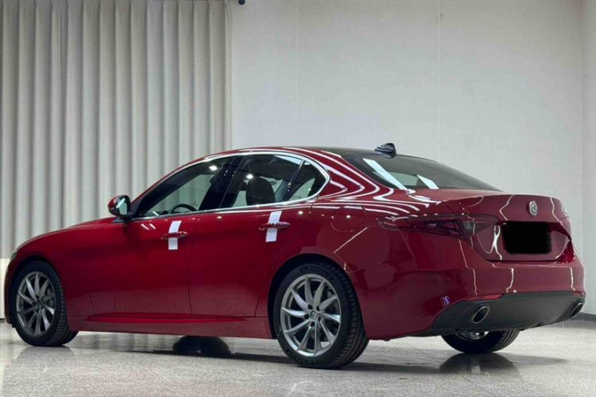Used Alfa Romeo Giulia 2017 2.0T 280HP Luxury Edition Exterior 2