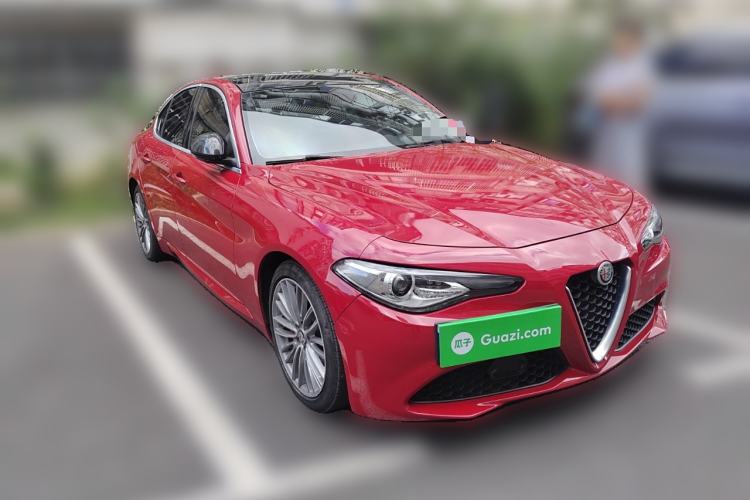 Used Alfa Romeo Giulia 2017 2.0T 280HP Luxury Edition Exterior 2