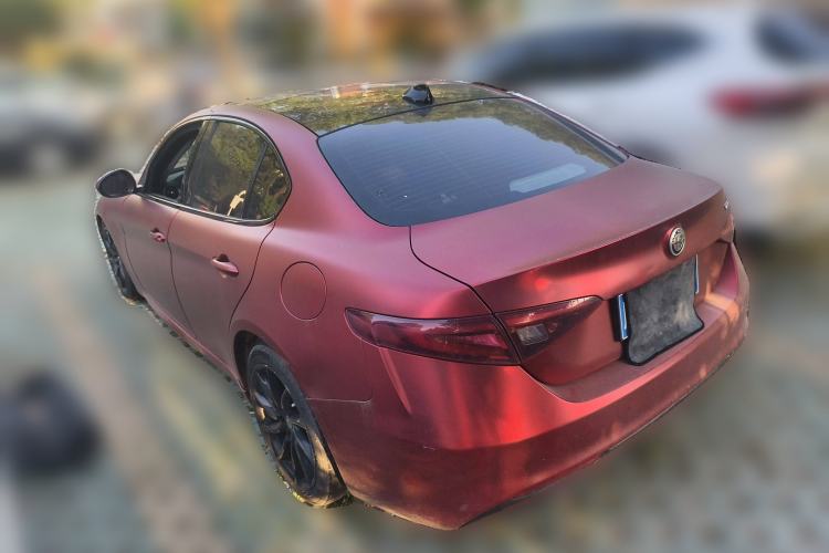 Used Alfa Romeo Giulia 2017 2.0T 200HP Luxury Edition Exterior 3