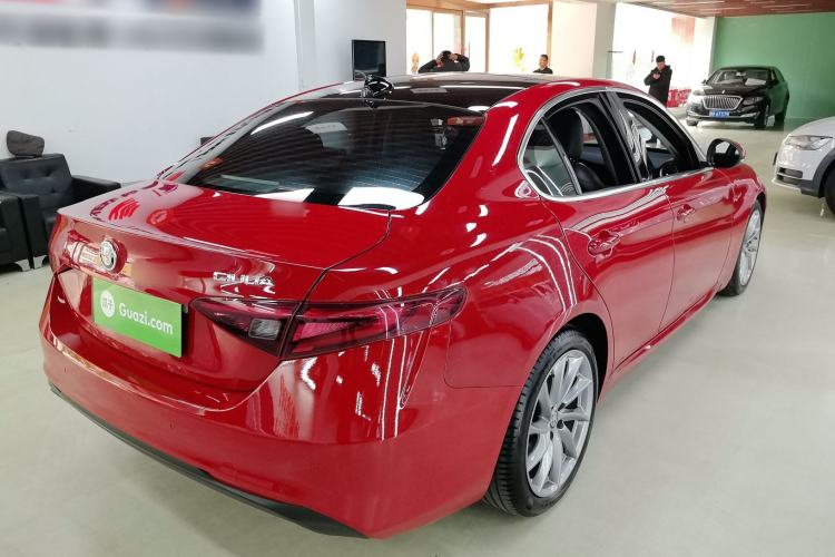 Used Alfa Romeo Giulia 2017 2.0T 200HP Luxury Edition Exterior 3